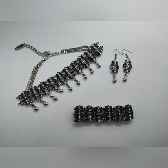 Plunder Designs Necklace Bracelet Earrings Honeysuckle Set Silver Rhinestones - Picture 12 of 12